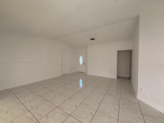 Building Photo - 3321 Ivy Way