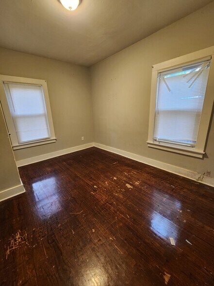 Building Photo - 37 Pond St