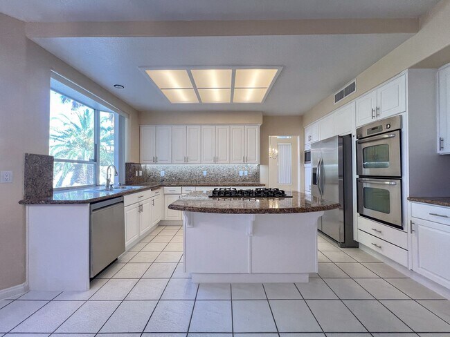 Building Photo - Pool Home in Gated Community