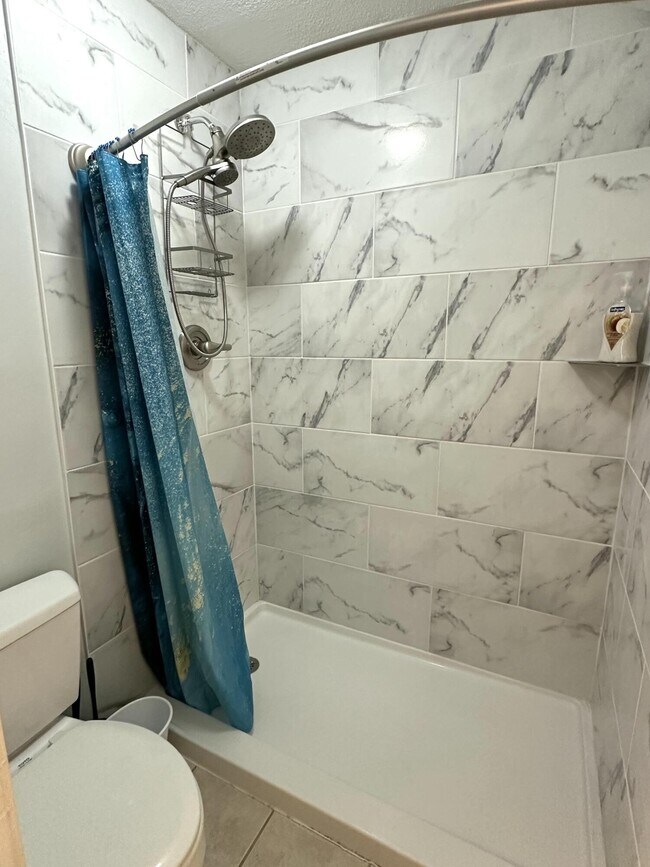 Building Photo - 210 Pelham Rd