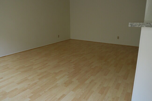 Laminate maple wood floors - 2727 3rd St