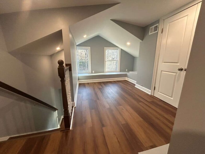 Upper level loft - 11 Old Creamery Rd