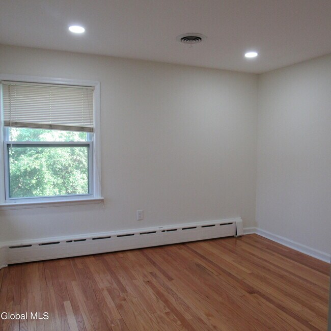 Building Photo - 5 Sunset Dr