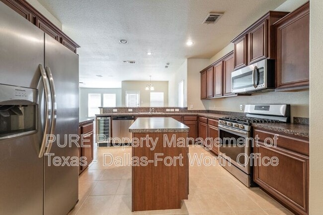 Building Photo - 1012 Lake Hollow Dr