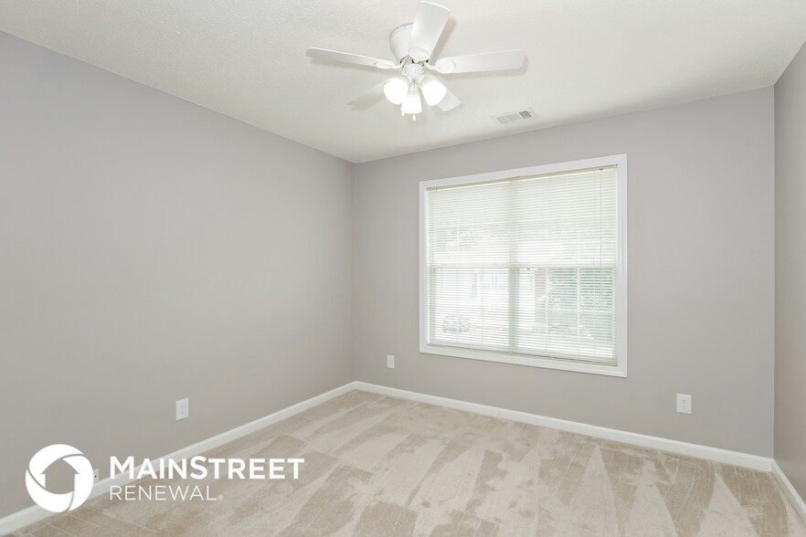 Building Photo - 1352 Vine Cir