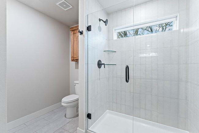 Building Photo - 491 S Happy Hollow Rd