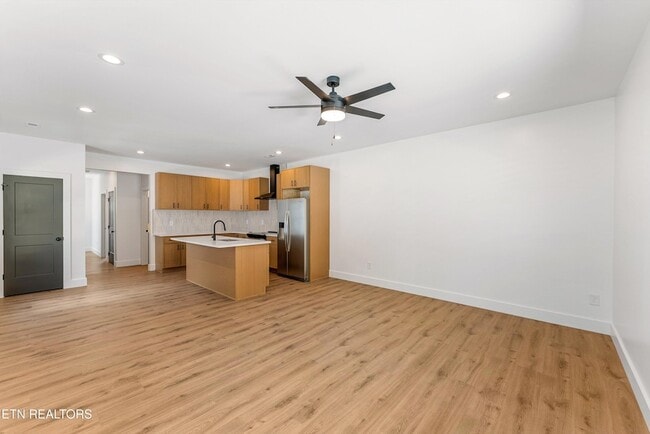 Building Photo - 3425 Garden Dr