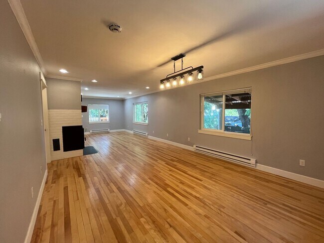 Building Photo - Fabulous NE Portland 2 bedroom 2 bathroom ...