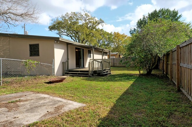 Building Photo - Beautiful 3bd 2bth Home with patio and lar...