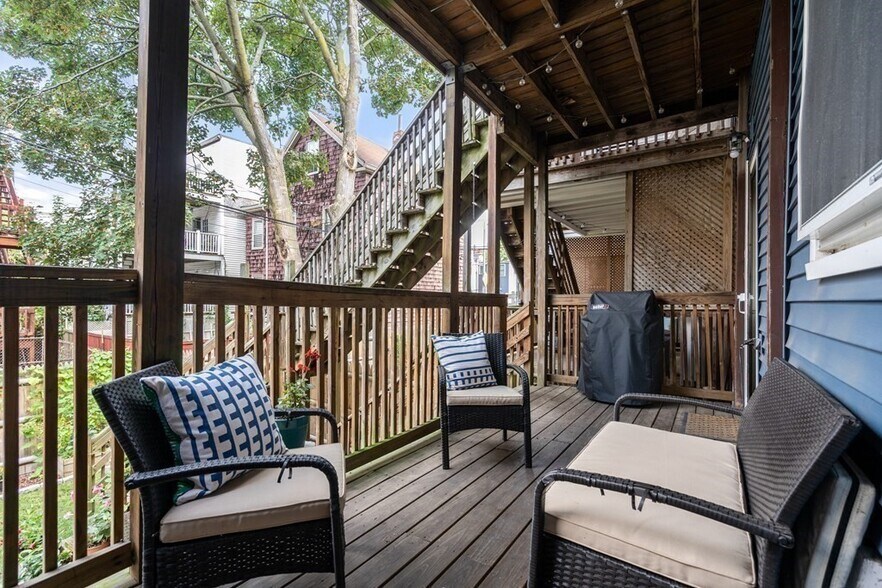 Building Photo - 256 E St