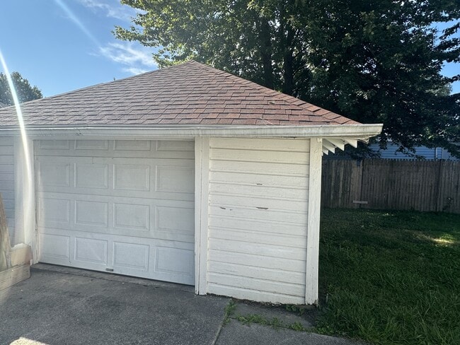 Building Photo - 218 4th St