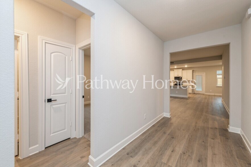 Building Photo - 628 Brookside Dr