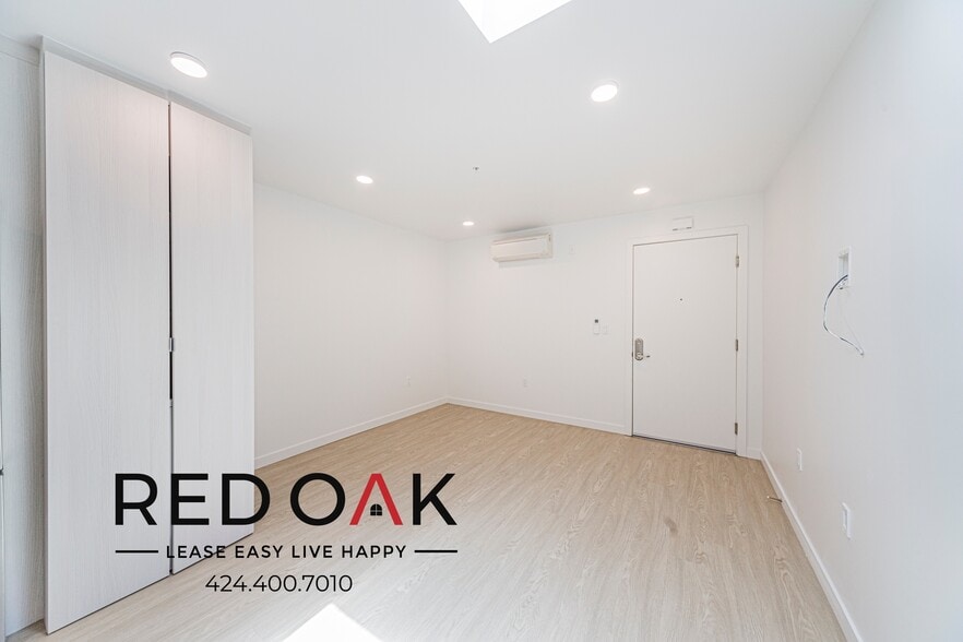 Building Photo - 847 S Sherbourne Dr