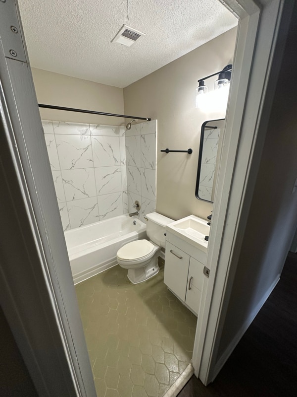 Building Photo - 1153 Claiborne Dr