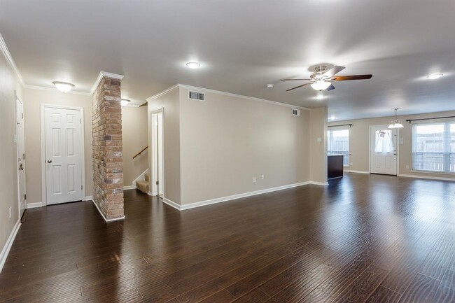 Building Photo - 10318 Briar Forest Dr