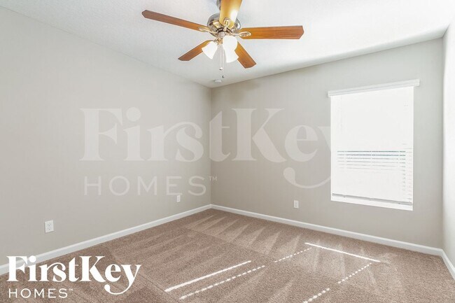 Building Photo - 1133 SW Eleuthera Ave