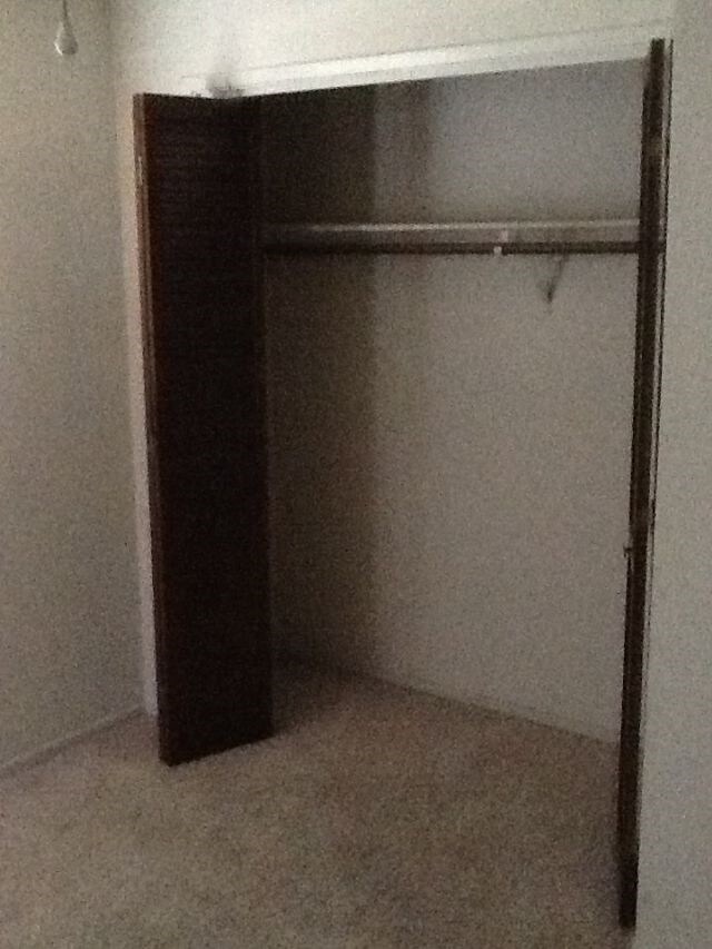 Building Photo - 400 Basswood Ln