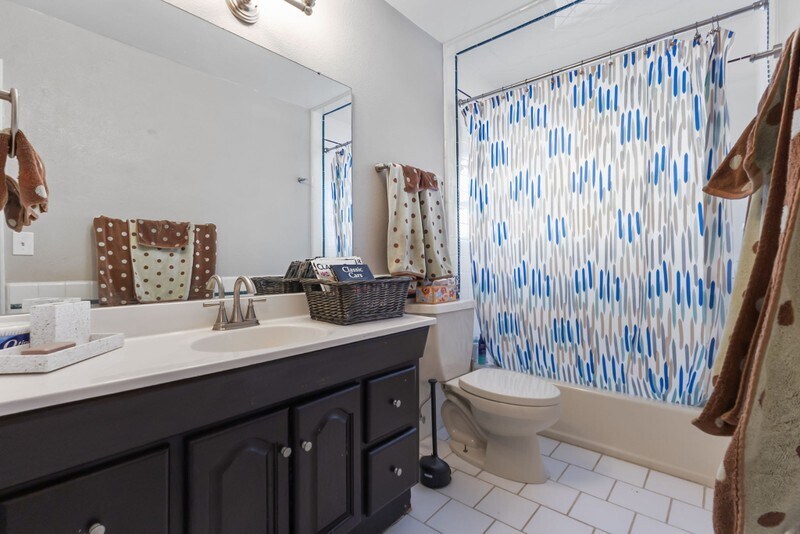 Building Photo - 752 Raygene Way