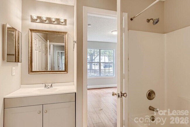 Building Photo - 431 Cedarcroft Dr