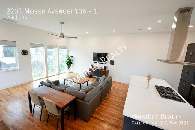 Building Photo - 2203 Moser Ave