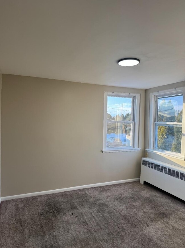 Building Photo - 525 14th Ave