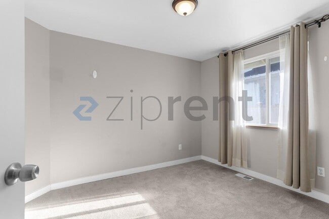 Building Photo - 1120 S 90th St Ct