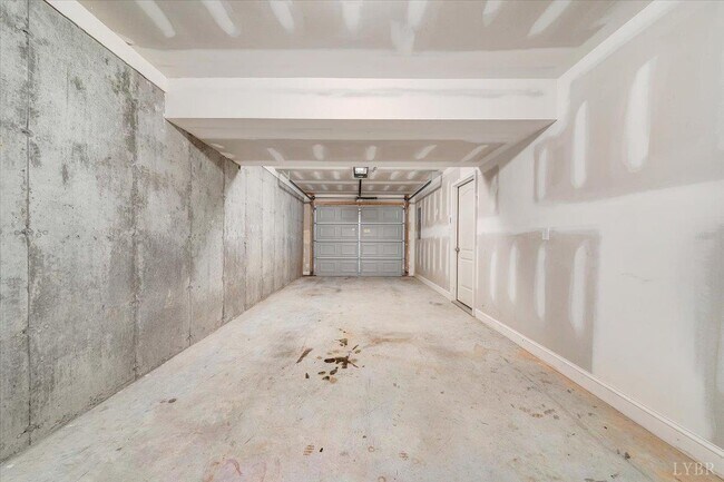 Building Photo - 109 Red Maple Ct