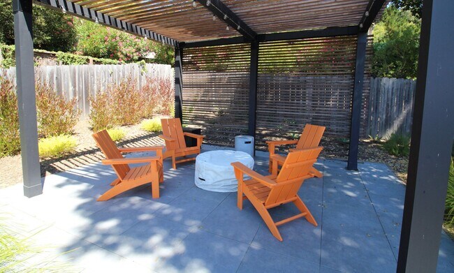 Building Photo - Bright, Stylish Living with Exceptional Ou...