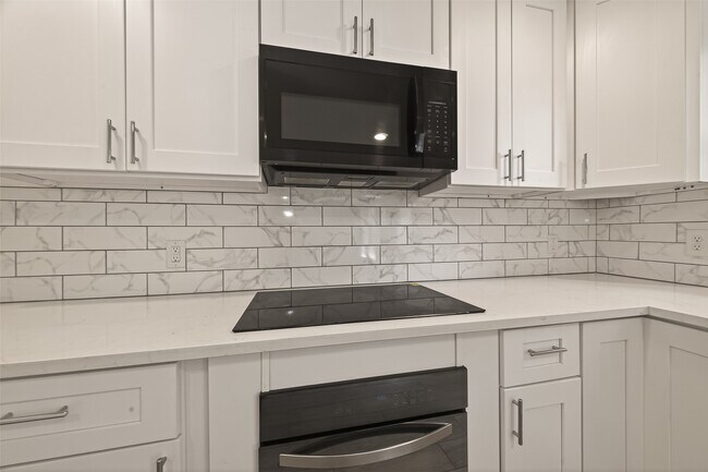 Building Photo - 3710 Daphne St