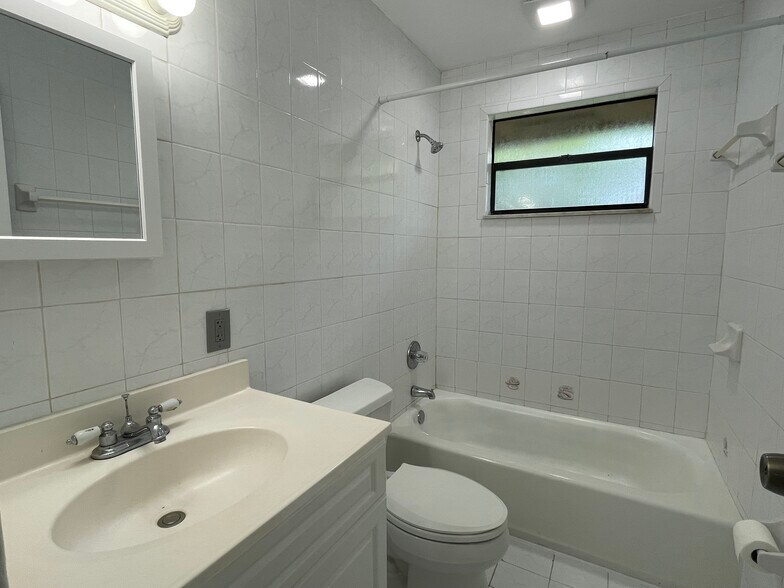 Building Photo - 6030 SW 32nd St