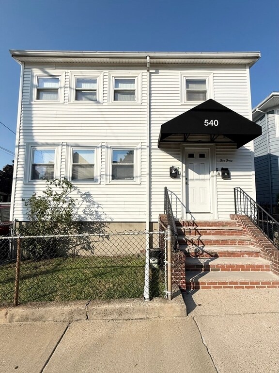 Building Photo - 540 Main St