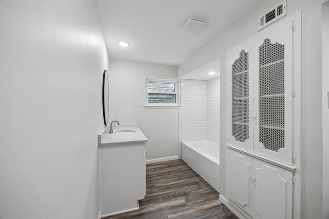Building Photo - 6234 Bandera Ave