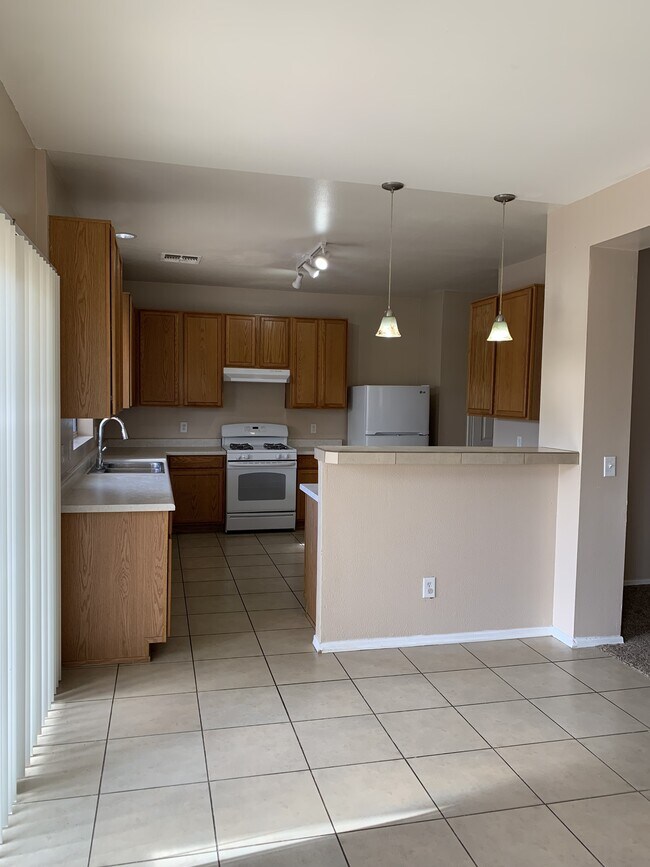 Building Photo - 6796 S Parliament Dr