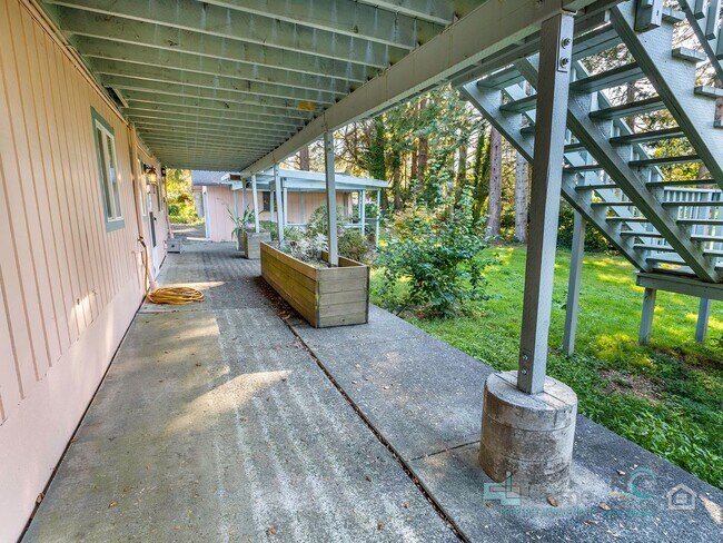 Building Photo - Spacious Single Family Home in Seaside!!!