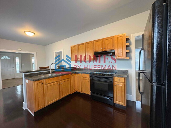 Building Photo - Two Bedroom House | Move in Ready