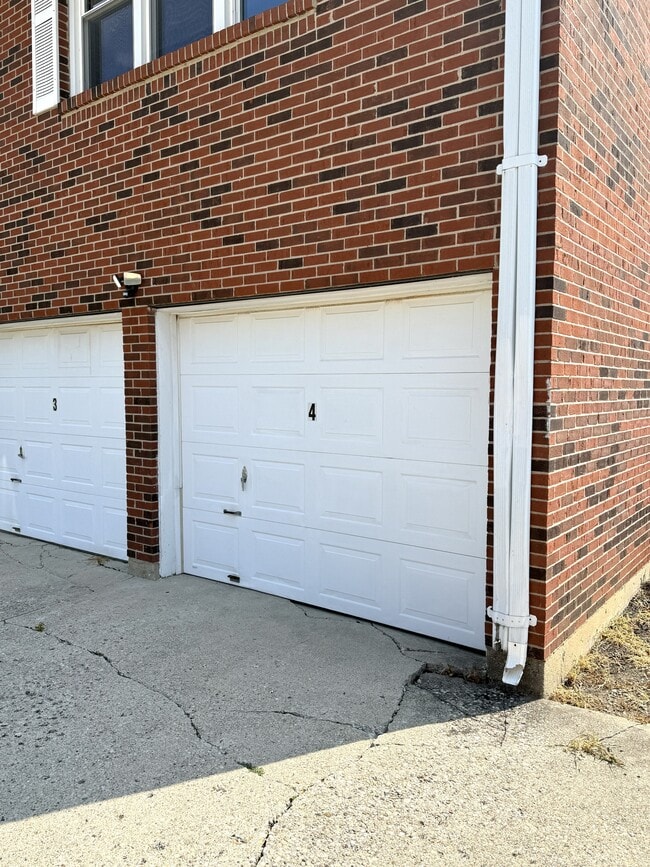 Building Photo - 705 Gordon Smith Blvd