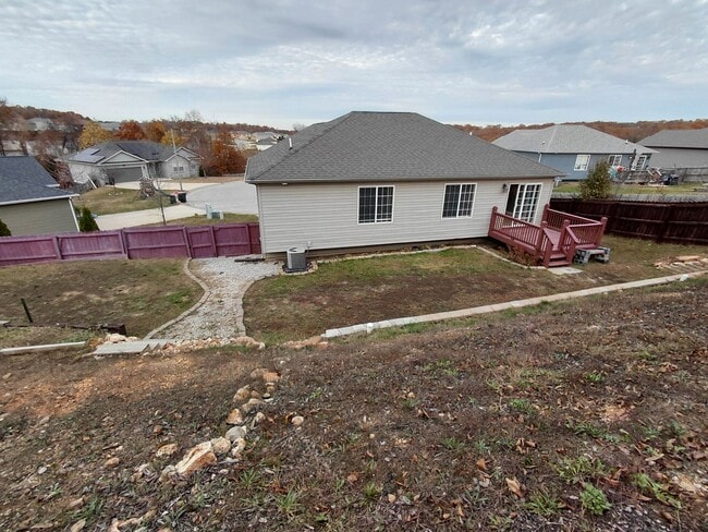 Building Photo - Beautiful home close to post