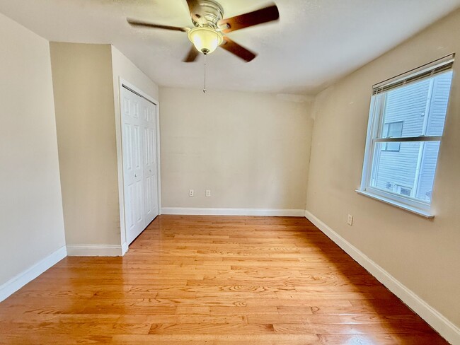 Building Photo - SPACIOUS 3BR/1BA HOUSE w/ Central AC-HARDW...