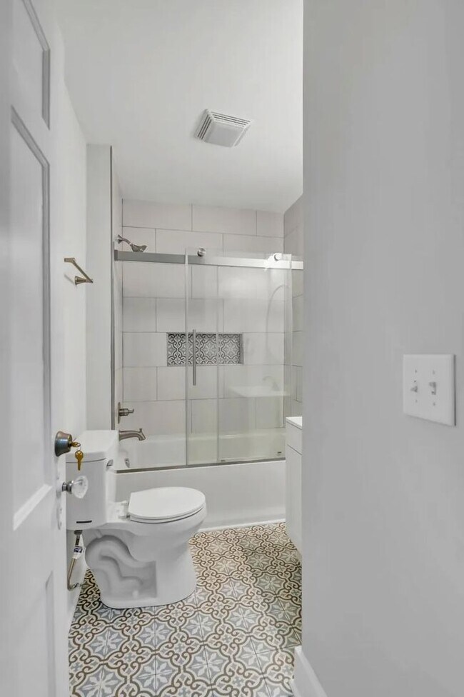 Building Photo - Pre-Leasing for the 26-27 School Year! - H...