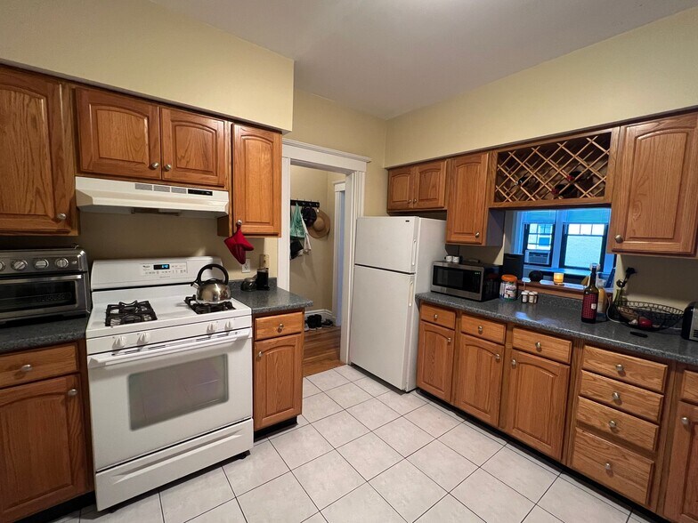 Building Photo - 1758 Commonwealth Ave