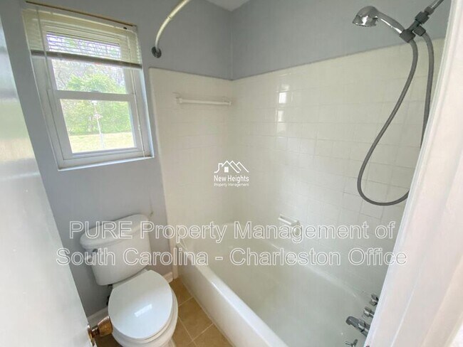 Building Photo - 371 Furman Ln