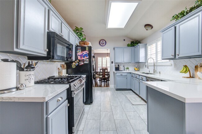 Building Photo - 5143 W Harrow Dr