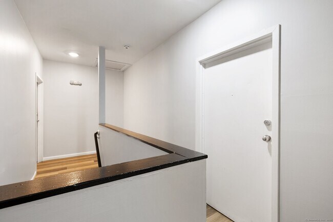 Building Photo - 31 Capen St