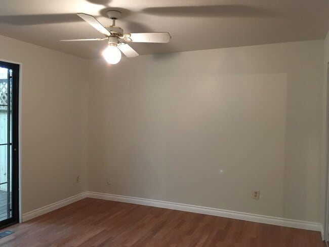 Building Photo - Charming 2 Bedroom 1 Bath Home