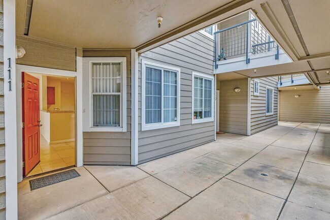 Building Photo - 2-Bedroom Condo in Prime Sunnyvale Location Near Tech Hubs