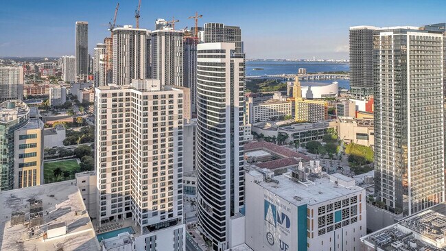 Building Photo - 225 N Miami Ave