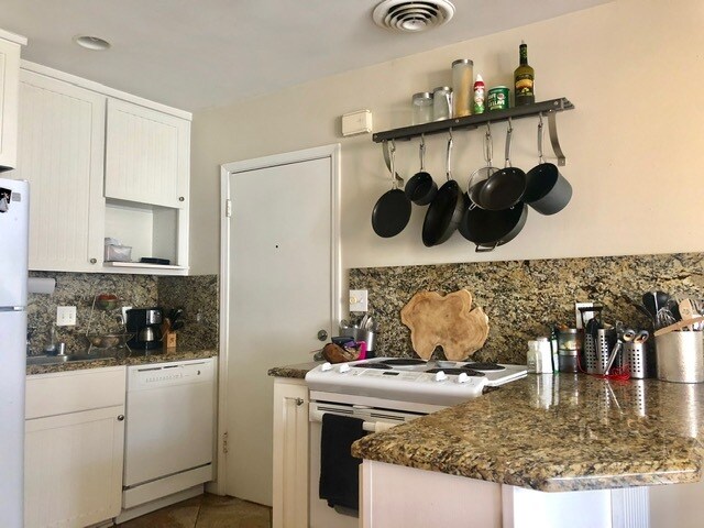 Building Photo - 209 4th St