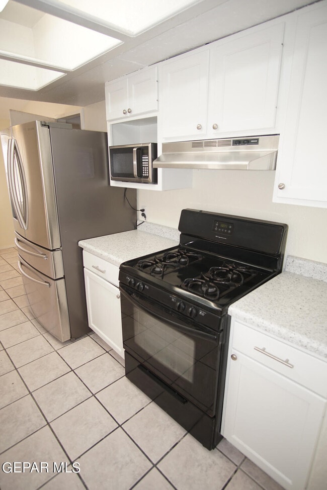Building Photo - 5009 Sycene Ct