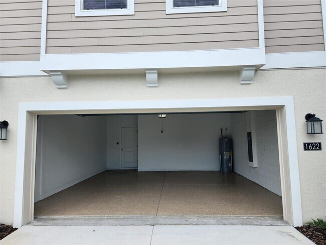 Building Photo - 1622 Reservoir Pl