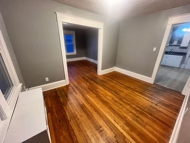 Building Photo - 30 Beverly St